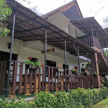 Ket Diofa Vendeghaz Hotel เฟลโชตาร์คานย์ ภายนอก รูปภาพ