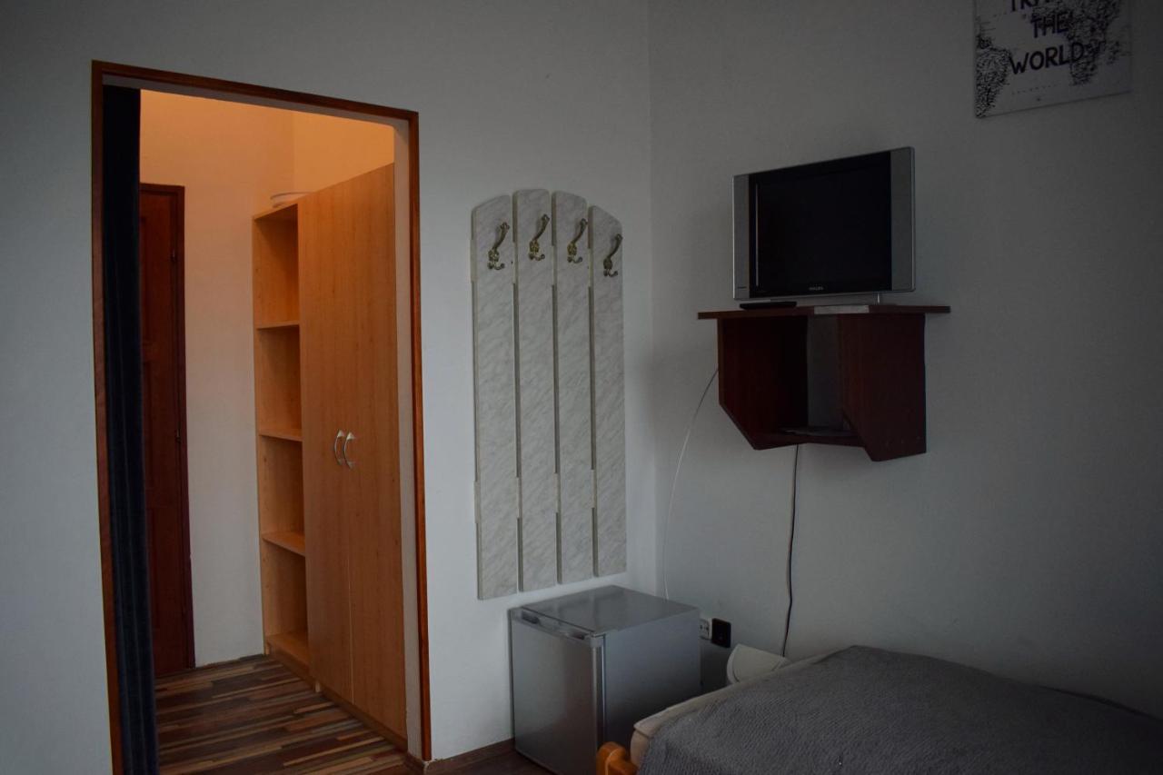 Ket Diofa Vendeghaz Hotel เฟลโชตาร์คานย์ ภายนอก รูปภาพ