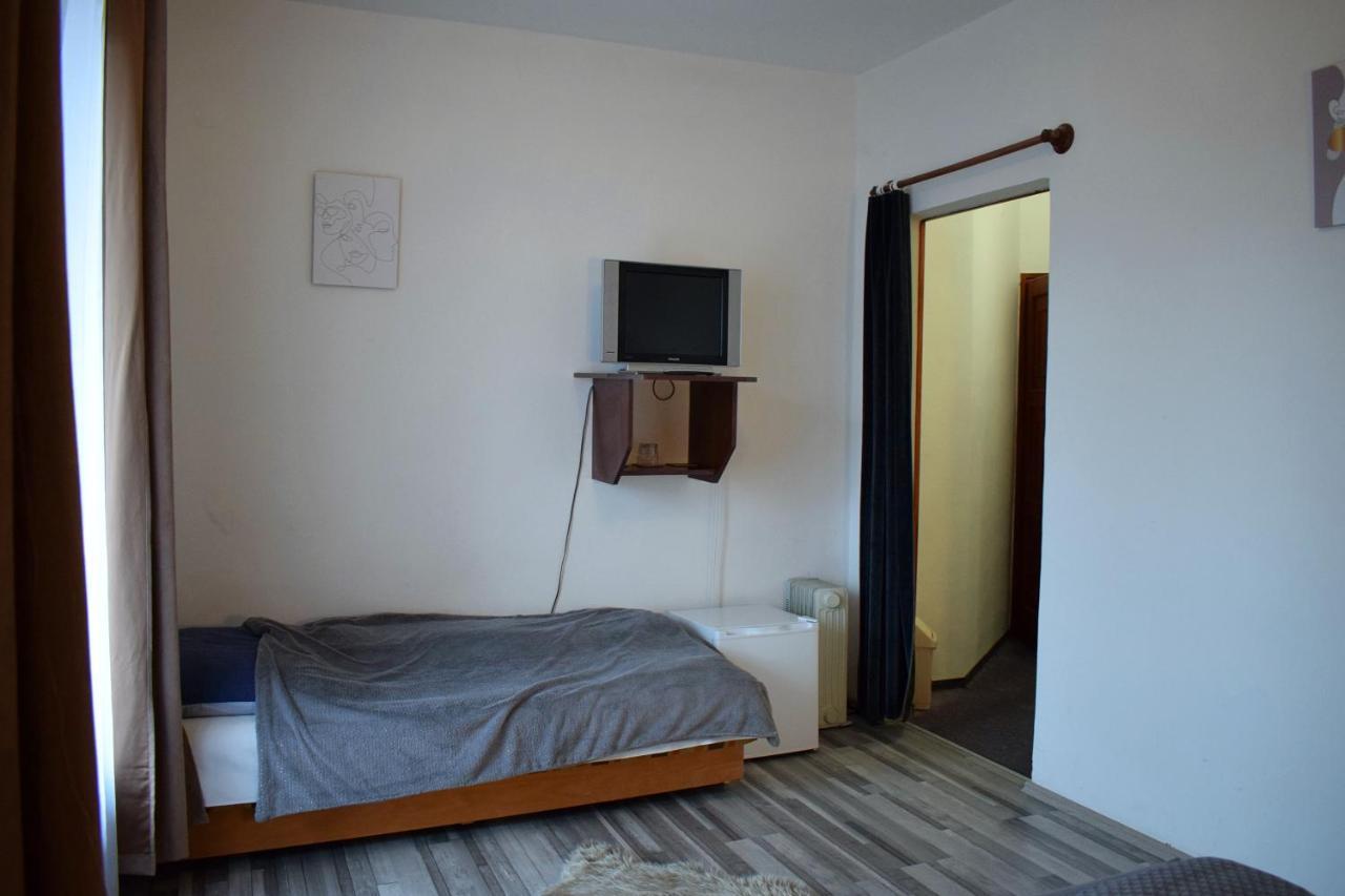 Ket Diofa Vendeghaz Hotel เฟลโชตาร์คานย์ ภายนอก รูปภาพ