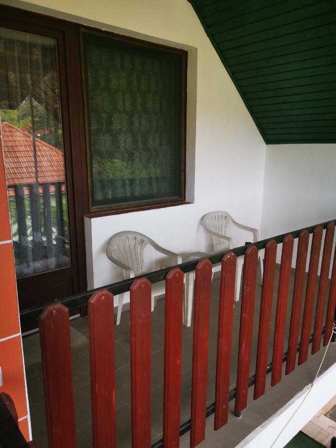 Ket Diofa Vendeghaz Hotel เฟลโชตาร์คานย์ ภายนอก รูปภาพ